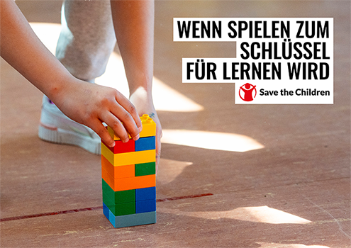 Wenn Spielen zum Schlüssel für Lernen wird Cover Hände bauen legosteine zusammen und Titel der Case Story "Wenn Speilen zum Schlüssel für Lernen wird"