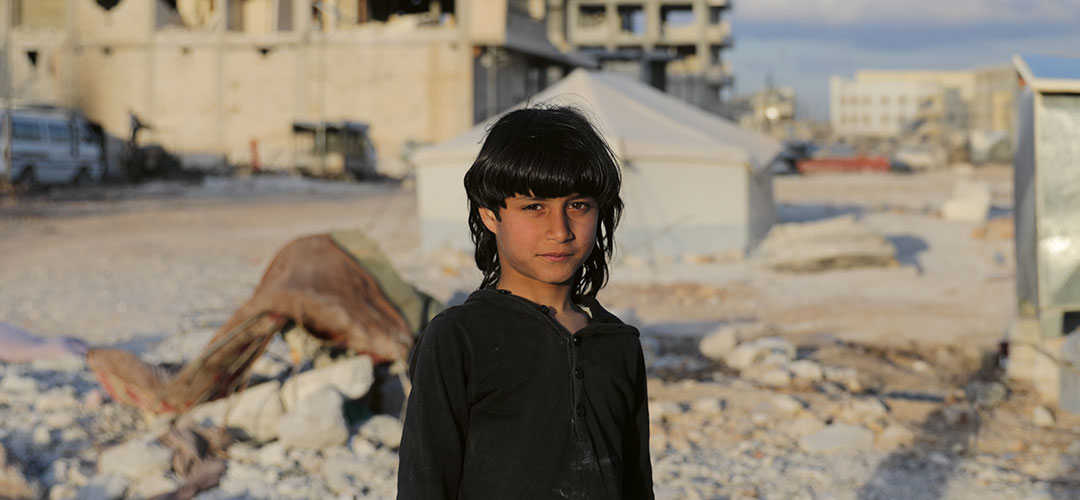 Mamdouh* hat durch das Erdbeben in Nord-Syrien sein Zuhause verloren.