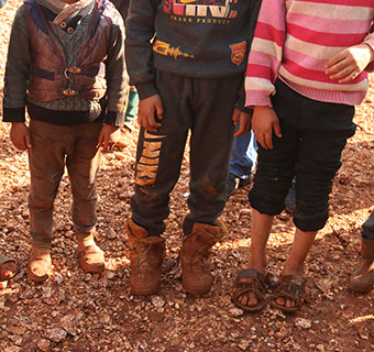 Geflüchtete Kinder im Norden Syriens. Sie sind besonders von Kälte und Überschwemmungen bedroht.