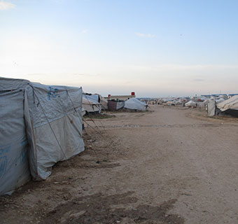 Das Al-Hol-Lager im Nord-Osten Syriens. Es beherbergt mehr als 65.000 Menschen, 70 Prozent davon sind Kinder. © Save the Children
