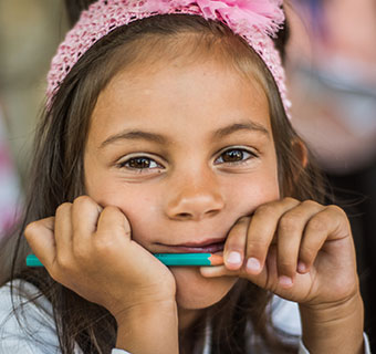 Die Corona-Pandemie hat verheerende Auswirkungen auf die Bildung von Kindern aus armen Verhältnissen und vergrößert die Kluft zwischen Arm und Reich. © Imrana Kapetanović / Save the Children