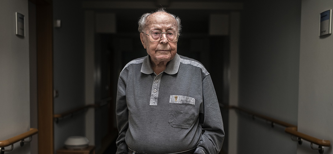 Der 107-jährige Erich Karl blickt auf ein bewegtes 2020 zurück. © Dominic Nahr / Save the Children