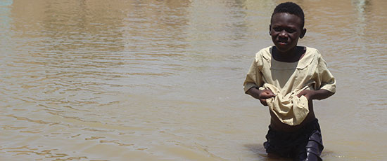 Starke Überschwemmungen haben im Sudan viele Häuser zerstört. © Khaled Abfulfattah/ Save the Children