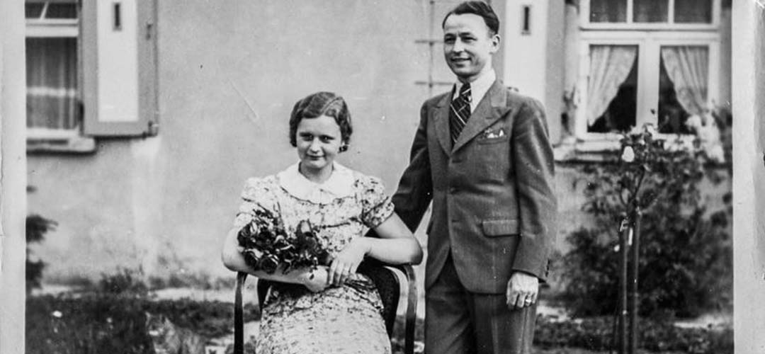 Erich Karls einziges Foto als junger Mann zeigt ihn mit seiner Frau bei ihrer Hochzeit im Jahr 1940.