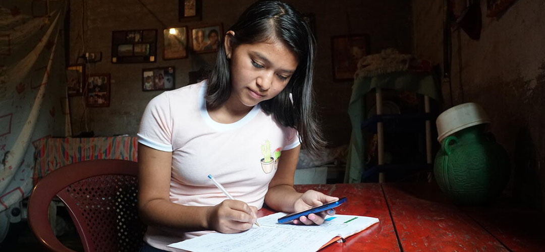 Dayana, 15 Jahre alt, lebt mit ihrer Familie in El Salvador. © Julio Cesar Aviles 