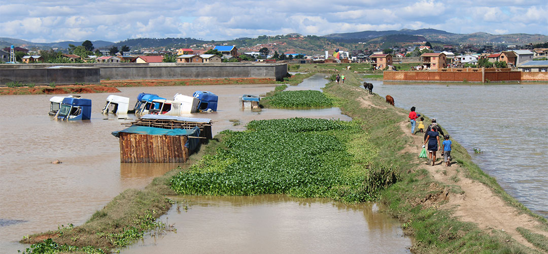 Bereits der Sturm “Ana” hinterließ schwere Schäden in Antananarivo, der Hauptstadt Madagaskars. Save the Children ist alarmiert und bereitet sich auf schnelle Hilfe vor.