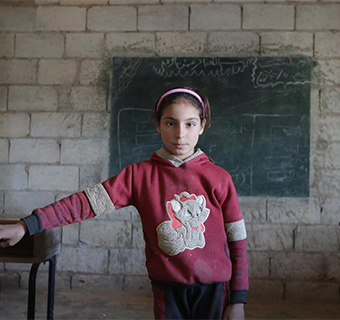 Die zwölfjährige Samah* musste mit ihrer Familie vor der Gewalt in ihrer Heimat Syrien fliehen. © Save The Children 