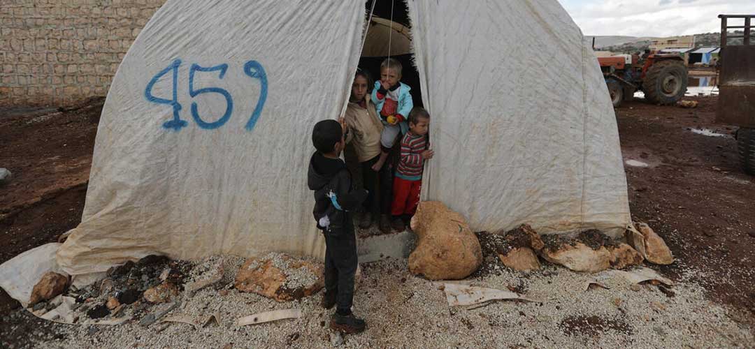 Nach über elf Jahren Krieg lebt in Syrien ein Großteil der Kinder in Flüchtlingscamps. Sollte der Grenzübergang Bab al-Hawa in sechs Monaten geschlossen werden, droht sich die Lage für diese Kinder noch weiter zu verschlimmern. © Hadil Arja / Save the Children