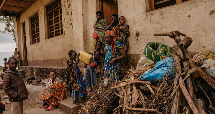 Durch Kämpfe vertriebene Menschen finden Zuflucht in einer Grundschule im Osten der DR Kongo.  