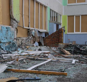 Zerstörte Schule in Kharkiv, Ukraine
