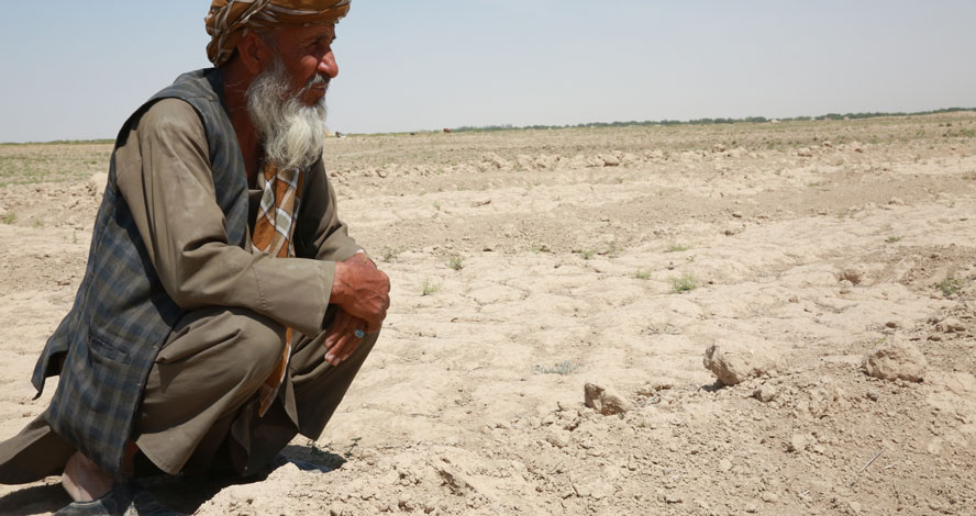 Sohail* ist Großvater von sechs Enkelkindern. Die Familie lebt in einer der am schwersten zugänglichen Gegenden der Provinz Balkh im Norden Afghanistans. Die Dürre traf die Familie hart.