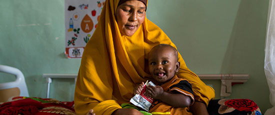 Mutter mit Kind in Somalia © Mustafa Saeed / Save the Children