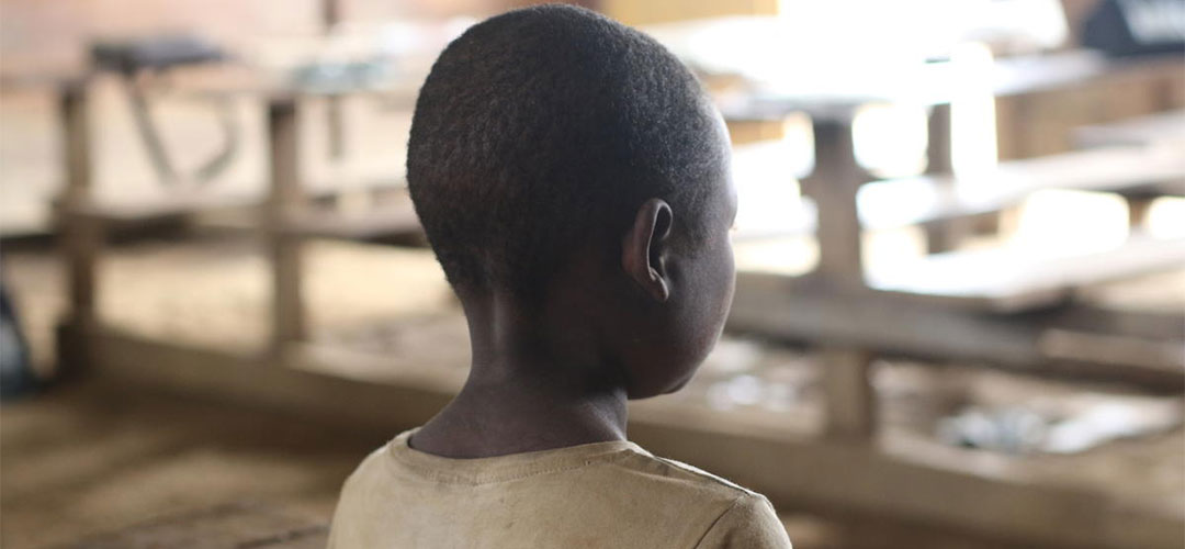 Naomi* kommt aus der östlichen Provinz Nord-Kivu in der Demokratischen Republik Kongo und überlebte mit acht Jahren einen grausamen sexuellen Übergriff. In der Zukunft möchte sie einmal Kindern helfen, die ebenso Opfer von Gewalt wurden. © Serge Kabeya / Save the Children