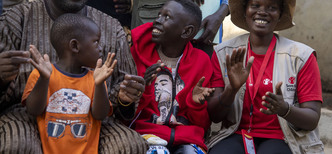 Simon*, 13, war über drei Monate lang allein unterwegs, nachdem er vor einem Konflikt in Khartum im Sudan geflohen war. Save the Children hat Simon geholfen, wieder mit seiner Familie zusammenzukommen. © Cicilia Ade Hillary/Save the Children