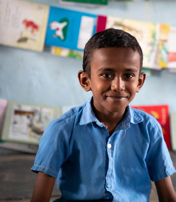 Ein Junge aus Indien geht dank der Unterstützung von Save the Children wieder zur Schule. © Rajan Zaveri / Save the Children