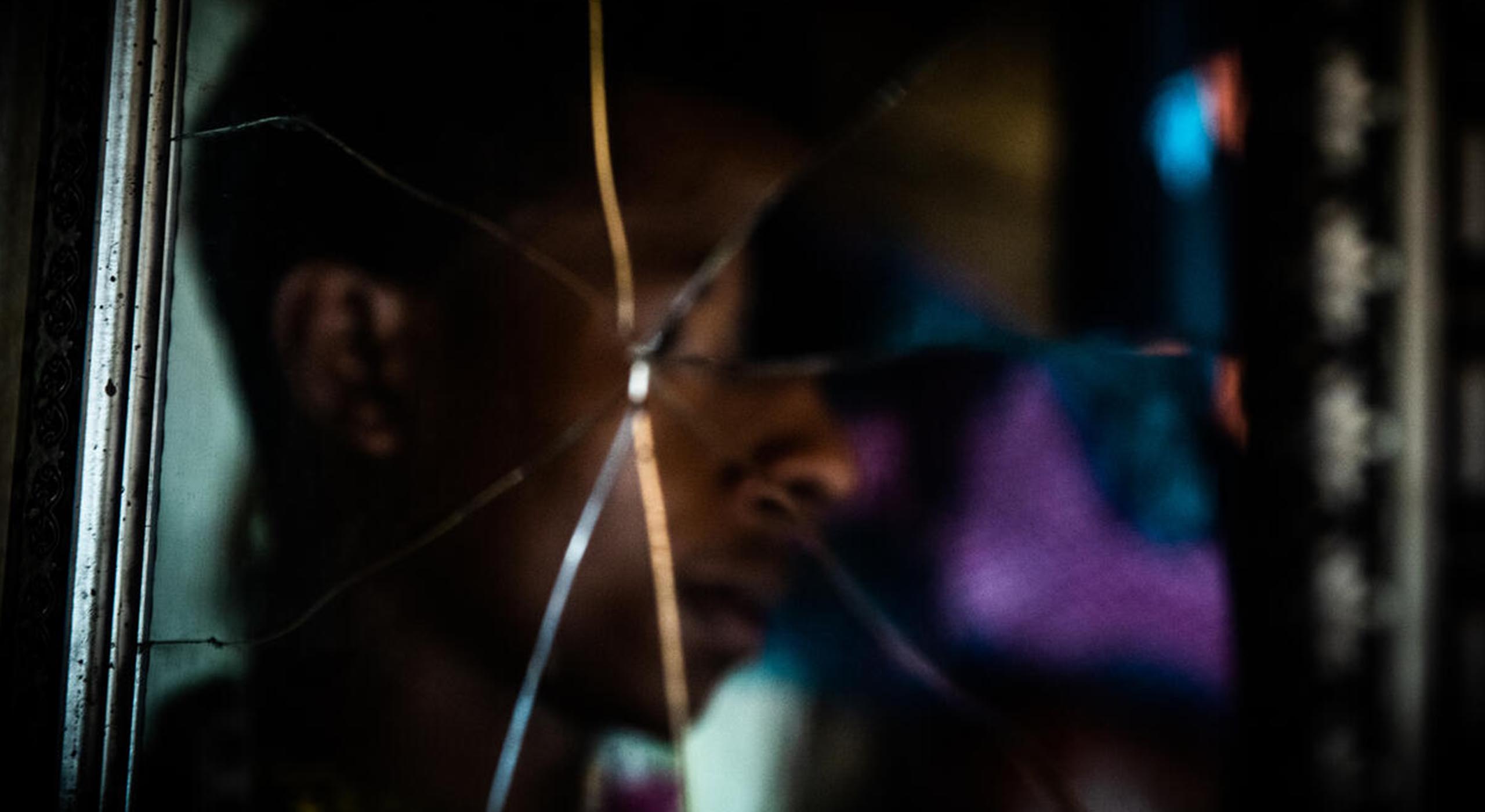 Der heute 17-jährige Patrick* wurde im Alter von 14 Jahren in der Demokratischen Republik Kongo von einer bewaffneten Gruppe mit Gewalt rekrutiert. © Hugh Kinsella Cunningham / Save the Children 