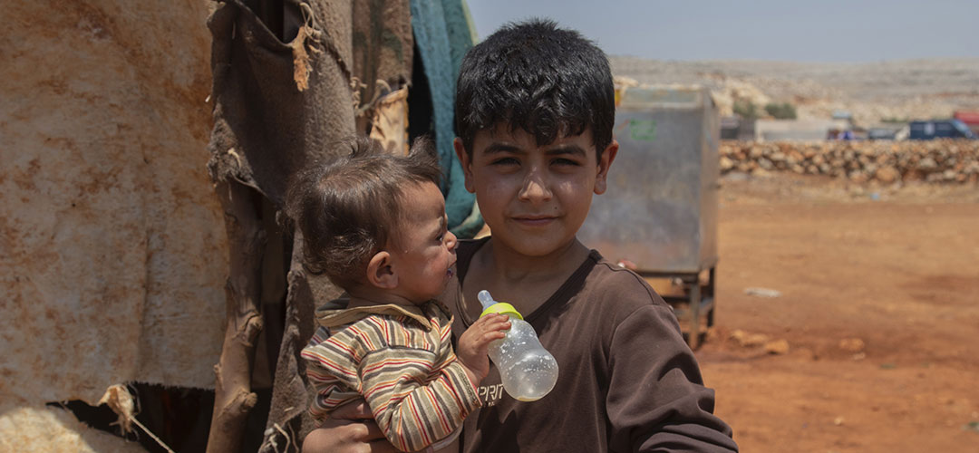 Aysar und sein Bruder Azmi in einem syrischen Flüchtlingslager