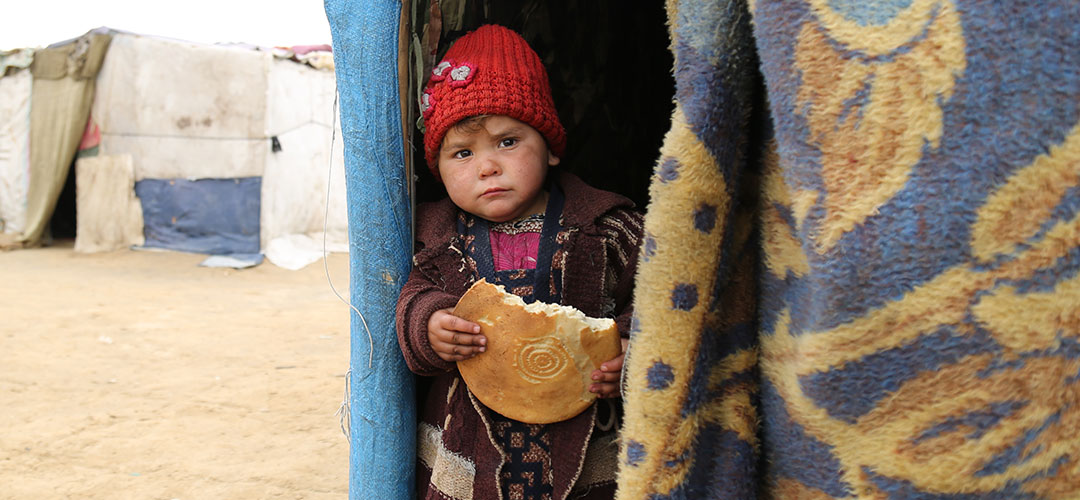 Zabi lebt mit ihrer Familie in einem Geflüchtetencamp in Afghanistan Foto: Michal Przedlacki/ Save the Children