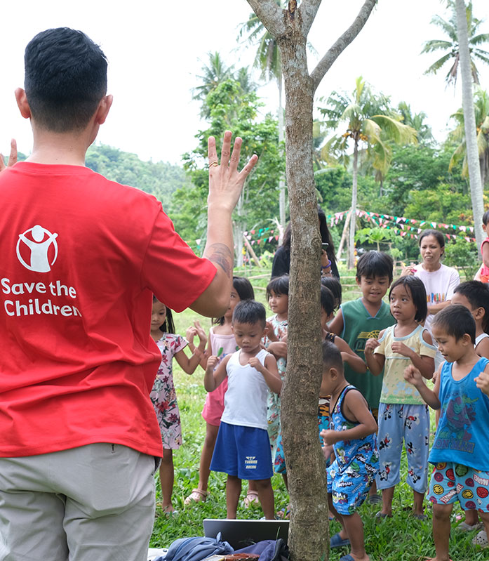 Unterstützung für Kinder nach Vulkanausbruch © Nico Chiong / Save the Children
