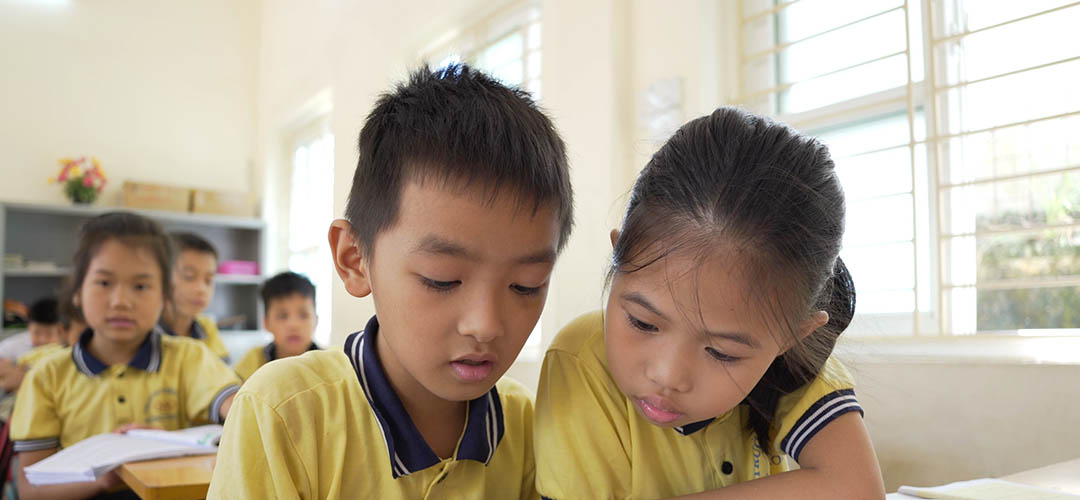 In Vietnam stärken wir Schüler, Eltern und Lehrkräfte beim Distanzlernen mit interaktiven und spielerischen Lernmaterialien. © Phan Manh Cuong / Save the Children