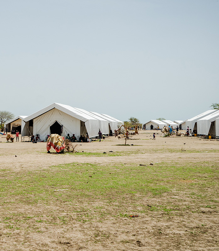 Impfungen für vertriebene Menschen im Südsudan: Ein mobile Gesundheitsstation von Save the Children. © Ezibon Saadalla Khamis / Save the Children Zelte einer mobilen Gesundheitsstation von Save the Children im Südsudan.