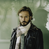 Portrait von Andreas Pietschmann mit Schal