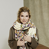Portrait von Anke Engelke mit Schal