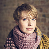 Portrait von Anne Brüggemann mit Schal
