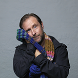 Portrait von Bjarne Maedel mit Schal