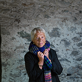 Portrait von Carla del Ponte mit Schal