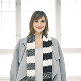 Portrait von Christiane Paul mit Schal