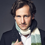 Portrait von Florian Stetter mit Schal