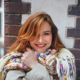 Portrait von Katrin Bauerfeind mit Schal