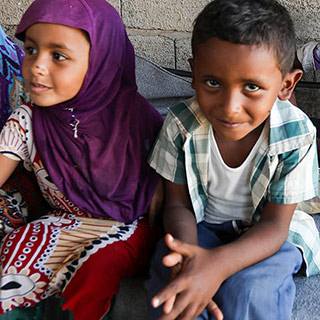 Geflüchtete Kinder im Jemen, die von Save the Children unterstützt werden