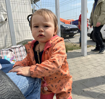 Lavra*, ein Jahr alt, floh mit ihrer Mutter Anna* aus der Ukraine nach Rumänien.